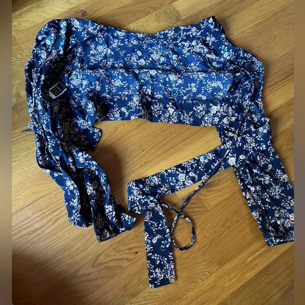 SHEIN Backless Floral Top - Picture 4 of 5